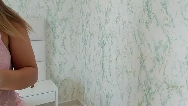 MIA  SAENZ online show from December 2024 02:13:01 PM