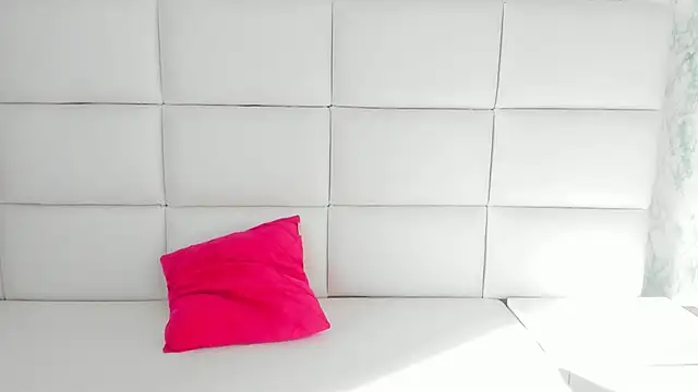 MIA  SAENZ online show from January 2025 12:31:02 PM