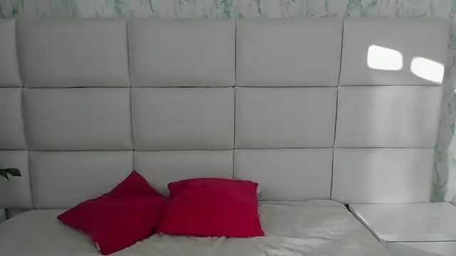 MIA  SAENZ online show from January 2025 11:59:02 AM