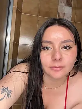 EmaJames25 online show from April 2026 09:39:33 PM