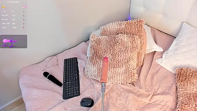 Snapshot of aashley_jones chatting on December 2024 05:15:01 AM aashley jones online show from December 2024 05:15:01 AM