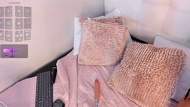 Snapshot of aashley_jones chatting on January 2025 05:45:02 AM aashley jones online show from January 2025 05:45:02 AM