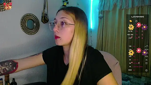 Snapshot of Soffy-brooks chatting on December 2024 03:59:02 AM Soffy-brooks online show from December 2024 03:59:02 AM