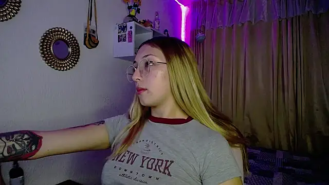 Snapshot of Soffy-brooks chatting on December 2024 07:47:02 AM Soffy-brooks online show from December 2024 07:47:02 AM