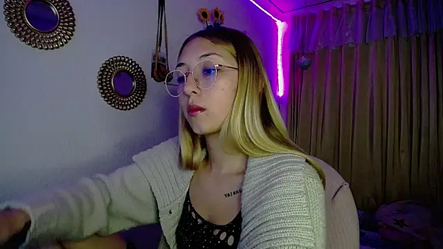 Snapshot of Soffy-brooks chatting on December 2024 04:28:02 AM Soffy-brooks online show from December 2024 04:28:02 AM