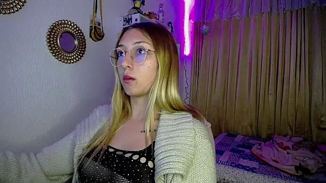 Snapshot of Soffy-brooks chatting on December 2024 07:31:01 AM Soffy-brooks online show from December 2024 07:31:01 AM