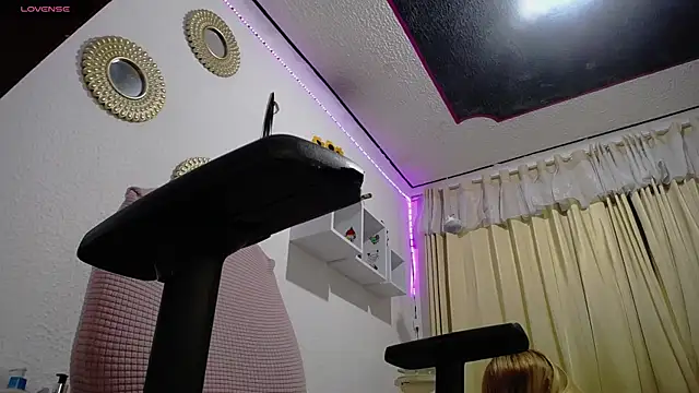 Snapshot of Soffy-brooks chatting on December 2024 07:58:02 AM Soffy-brooks online show from December 2024 07:58:02 AM