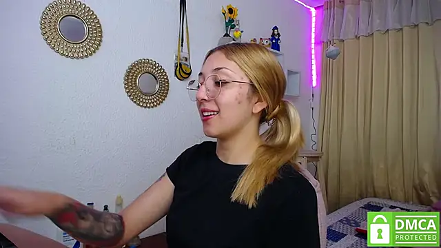 Snapshot of Soffy-brooks chatting on February 2025 07:34:02 AM Soffy-brooks online show from February 2025 07:34:02 AM