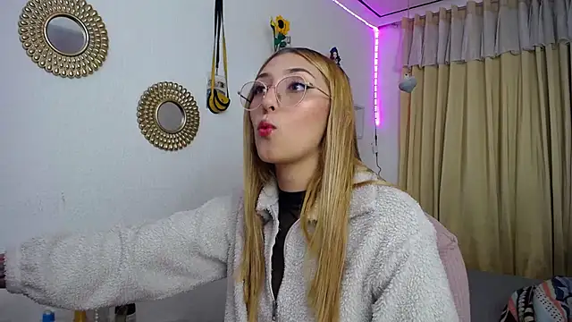 Snapshot of Soffy-brooks chatting on March 2025 03:08:01 AM Soffy-brooks online show from March 2025 03:08:01 AM