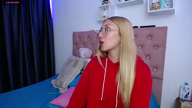 Snapshot of Soffy-brooks chatting on October 2025 05:19:02 AM Soffy-brooks online show from October 2025 05:19:02 AM