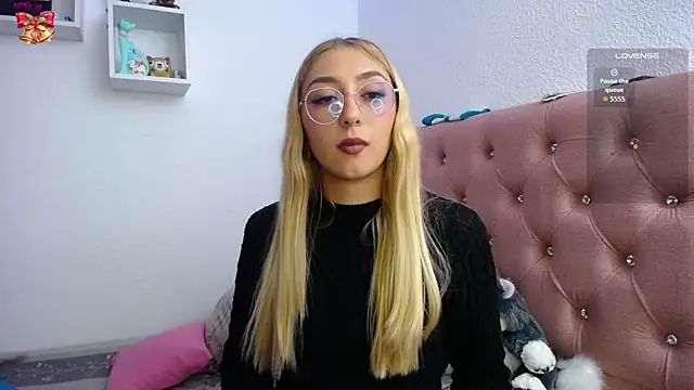 Snapshot of Soffy-brooks chatting on November 2025 03:29:02 AM Soffy-brooks online show from November 2025 03:29:02 AM