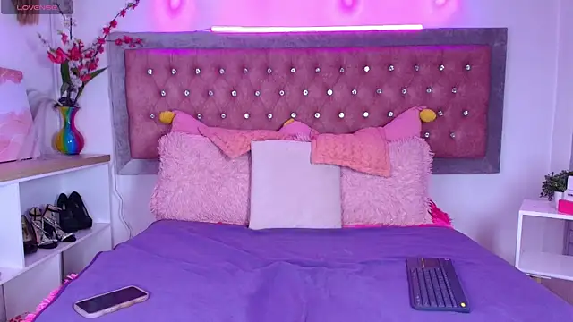 EmmaWilder online show from September 2025 09:03:02 PM