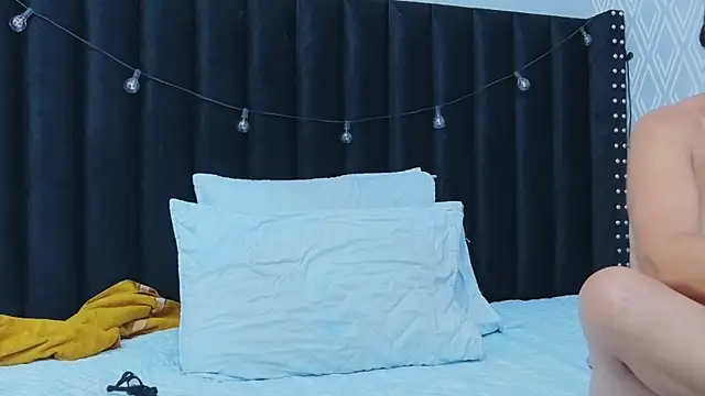 hotlatinateacher online show from October 2025 12:16:02 PM