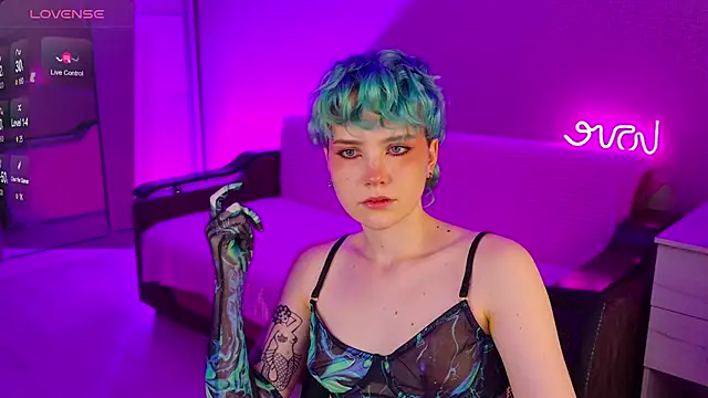 Snapshot of School_Love chatting on December 2024 01:10:01 PM School Love online show from December 2024 01:10:01 PM