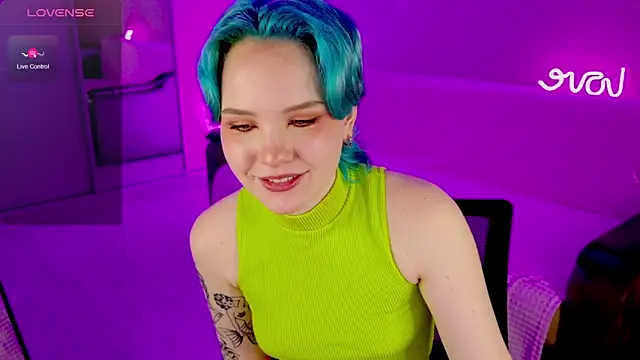 Snapshot of School_Love chatting on February 2025 04:14:01 PM School Love online show from February 2025 04:14:01 PM