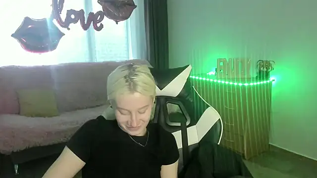 Snapshot of EnigmaSee chatting on April 2026 10:02:01 AM EnigmaSee online show from April 2026 10:02:01 AM