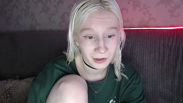 Snapshot of EnigmaSee chatting on May 2026 01:45:01 AM EnigmaSee online show from May 2026 01:45:01 AM