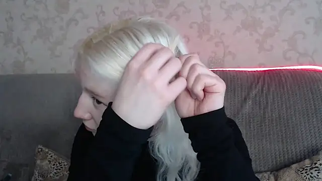 Snapshot of EnigmaSee chatting on May 2026 10:09:02 AM EnigmaSee online show from May 2026 10:09:02 AM