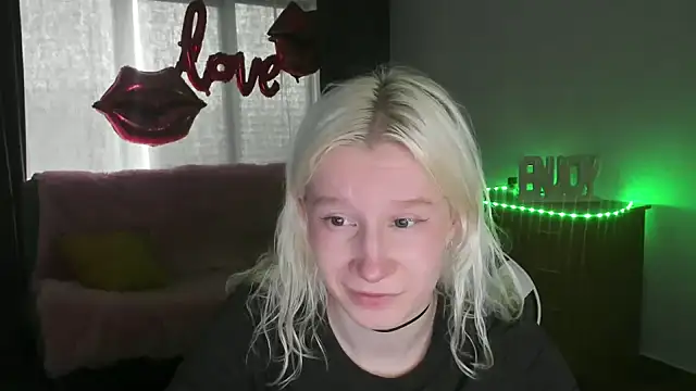 Snapshot of EnigmaSee chatting on May 2026 10:10:02 AM EnigmaSee online show from May 2026 10:10:02 AM