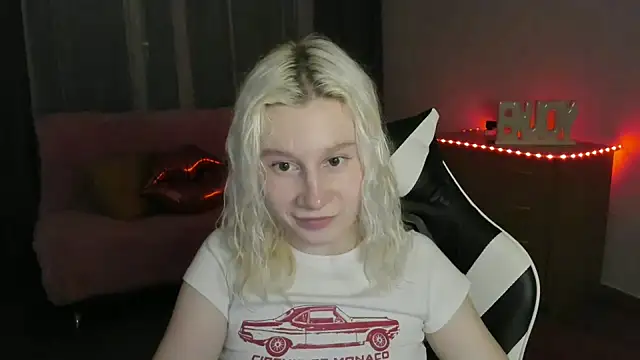 Snapshot of EnigmaSee chatting on May 2026 08:40:02 PM EnigmaSee online show from May 2026 08:40:02 PM