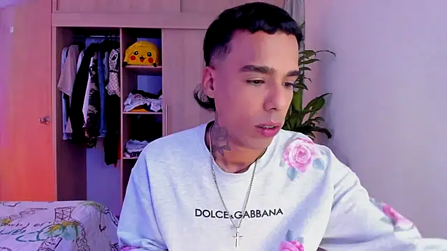 aldrinwhite online show from November 2025 07:30:01 PM