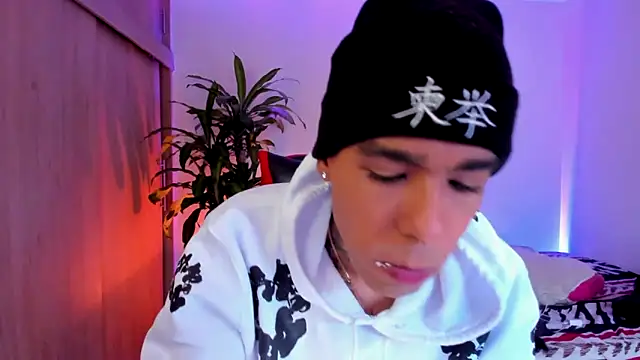 aldrinwhite online show from April 2026 06:20:01 PM