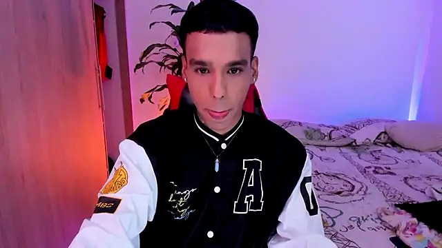 Snapshot of aldrinwhite chatting on July 2026 06:20:01 PM aldrinwhite online show from July 2026 06:20:01 PM