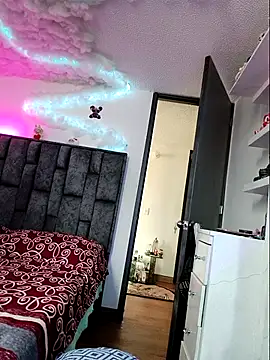 Nicole420squirt online show from October 2025 06:31:02 PM