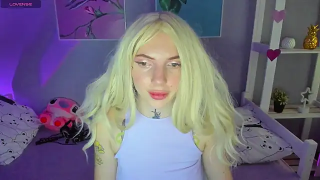 Snapshot of AnneTenet chatting on December 2024 07:29:02 AM AnneTenet online show from December 2024 07:29:02 AM