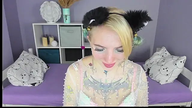 Snapshot of AnneTenet chatting on February 2025 01:11:02 PM AnneTenet online show from February 2025 01:11:02 PM