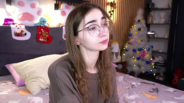 PollyBeev online show from November 2025 08:18:01 AM