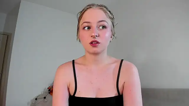 MiaMews online show from November 2025 01:23:01 PM