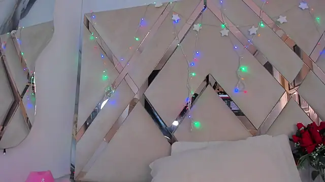 ninaht online show from December 2025 09:32:02 PM