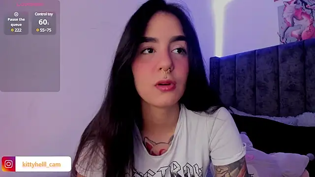 Snapshot of Alice_woodville chatting on March 2025 04:33:02 PM Alice woodville online show from March 2025 04:33:02 PM