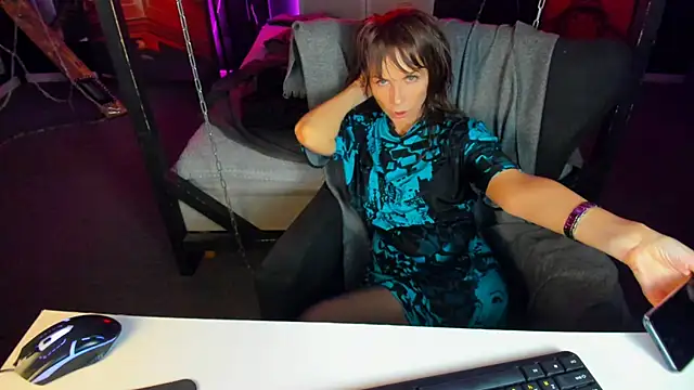 Snapshot of Elizabe_th chatting on March 2025 04:09:01 AM Elizabe th online show from March 2025 04:09:01 AM