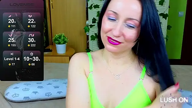 Snapshot of Roxyy_Star chatting on December 2024 03:04:01 AM Roxyy Star online show from December 2024 03:04:01 AM
