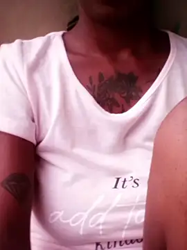 Snapshot of Temptressqeen chatting on February 2026 02:21:02 PM Temptressqeen online show from February 2026 02:21:02 PM