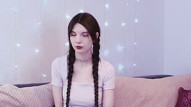 KimWilli online show from January 2025 04:08:01 PM