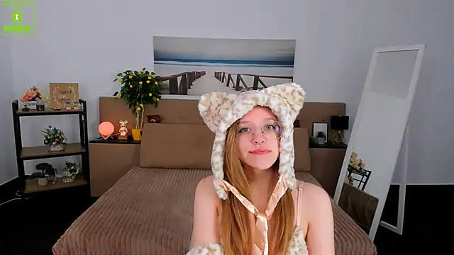 LayriantaVee online show from March 2025 07:10:01 AM