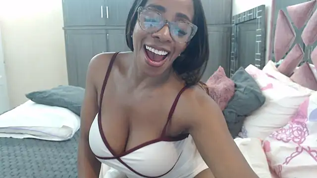 Snapshot of Ginachaudex chatting on July 2026 01:19:02 AM Ginachaudex online show from July 2026 01:19:02 AM
