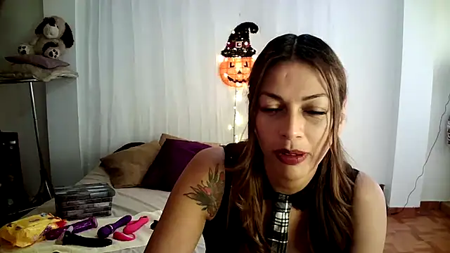 Hanna Charming online show from October 2025 06:38:02 PM