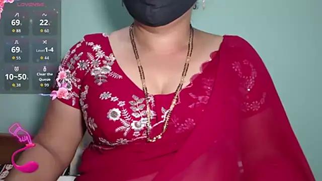 Snapshot of Queen_sakshi chatting on December 2025 07:01:02 PM Queen sakshi online show from December 2025 07:01:02 PM