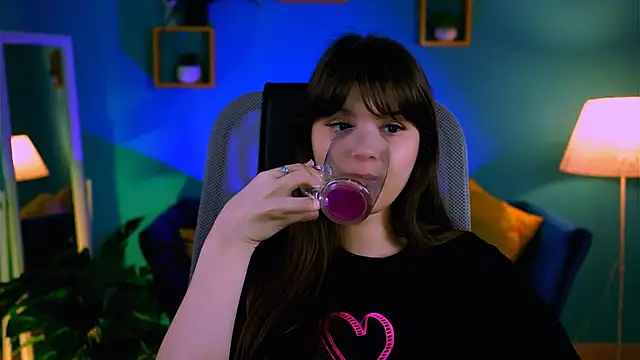 EvaThopson online show from April 2026 10:03:01 AM