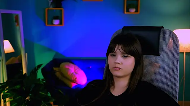 EvaThopson online show from April 2026 12:29:02 PM