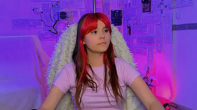 Snapshot of EvaThopson chatting on June 2026 12:07:02 PM EvaThopson online show from June 2026 12:07:02 PM
