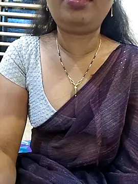 Snapshot of Lilly-queen chatting on November 2025 06:50:02 PM Lilly-queen online show from November 2025 06:50:02 PM