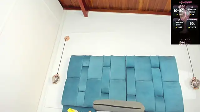 mia  fernandez online show from December 2025 06:49:02 PM