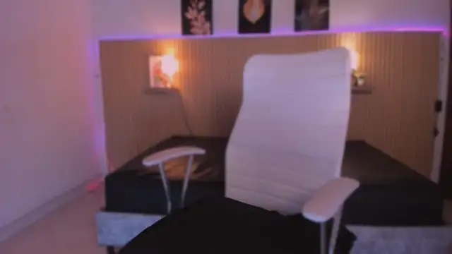 cloe sirena online show from April 2026 02:00:02 PM