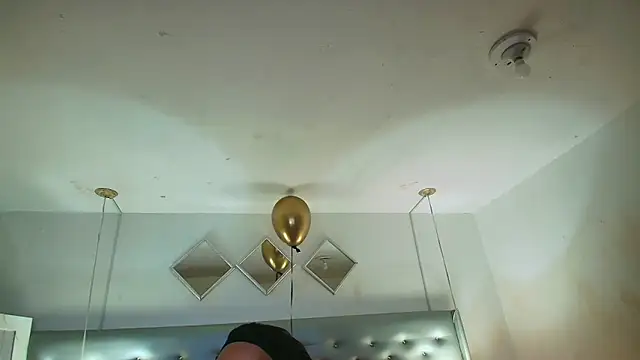 EileenBenzon online show from April 2026 02:06:02 PM