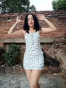 sweet outdoor charm online show from November 2025 08:11:01 PM